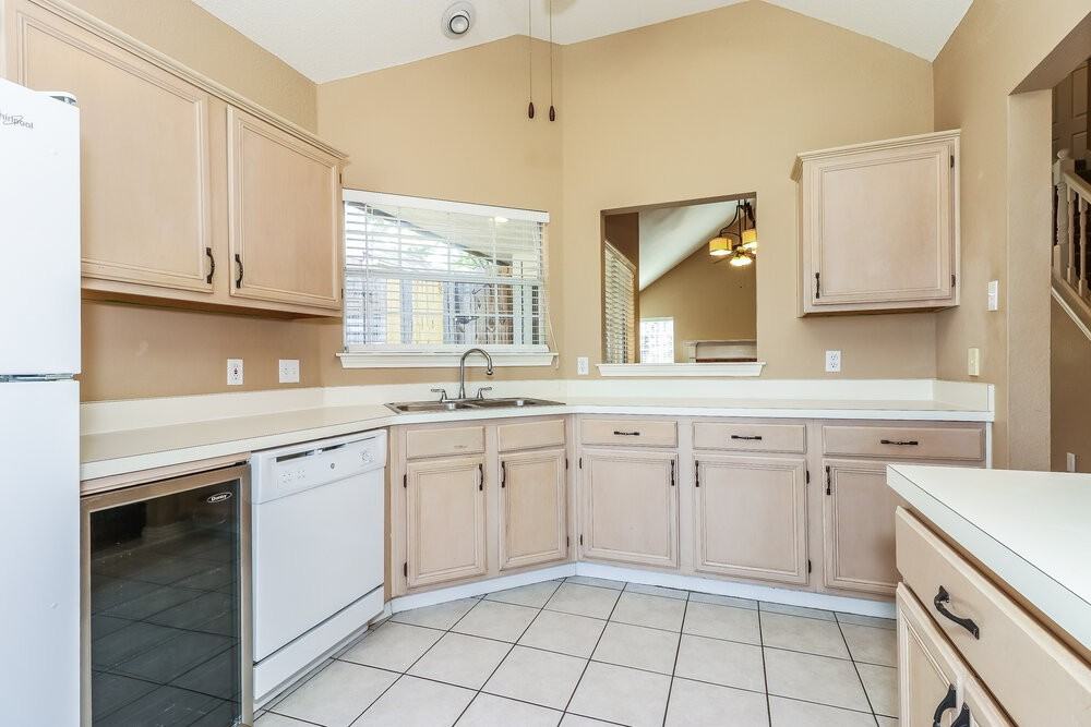 941 Azalia Dr - Photo 6 of 15