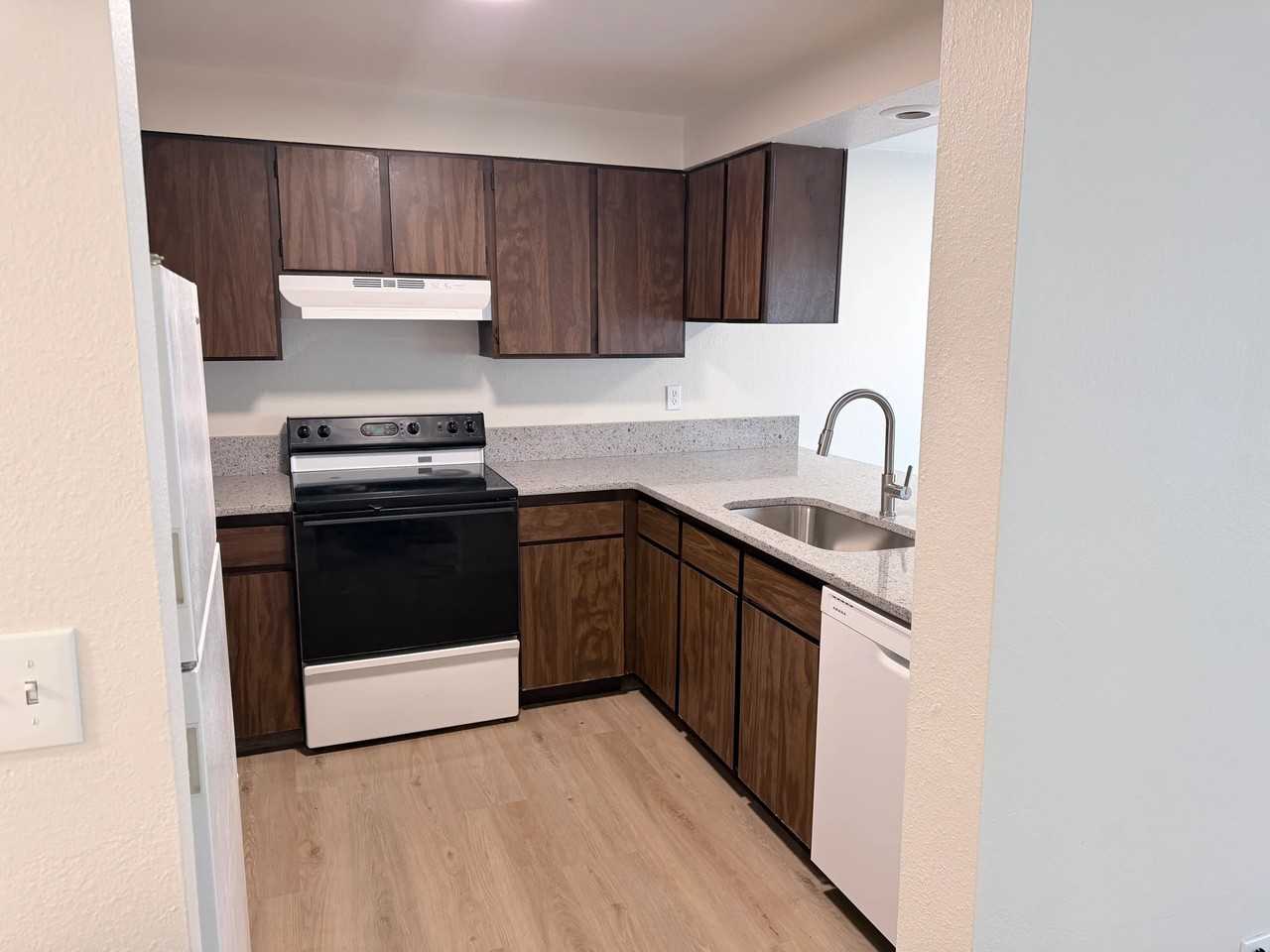 223 E St Ne #3 - Photo 3 of 6