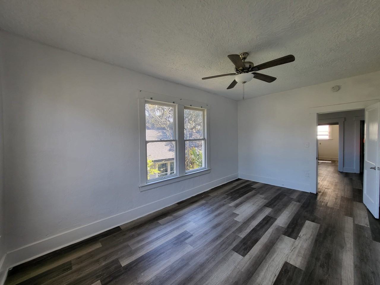 234 E 18th St - Photo 2 of 8