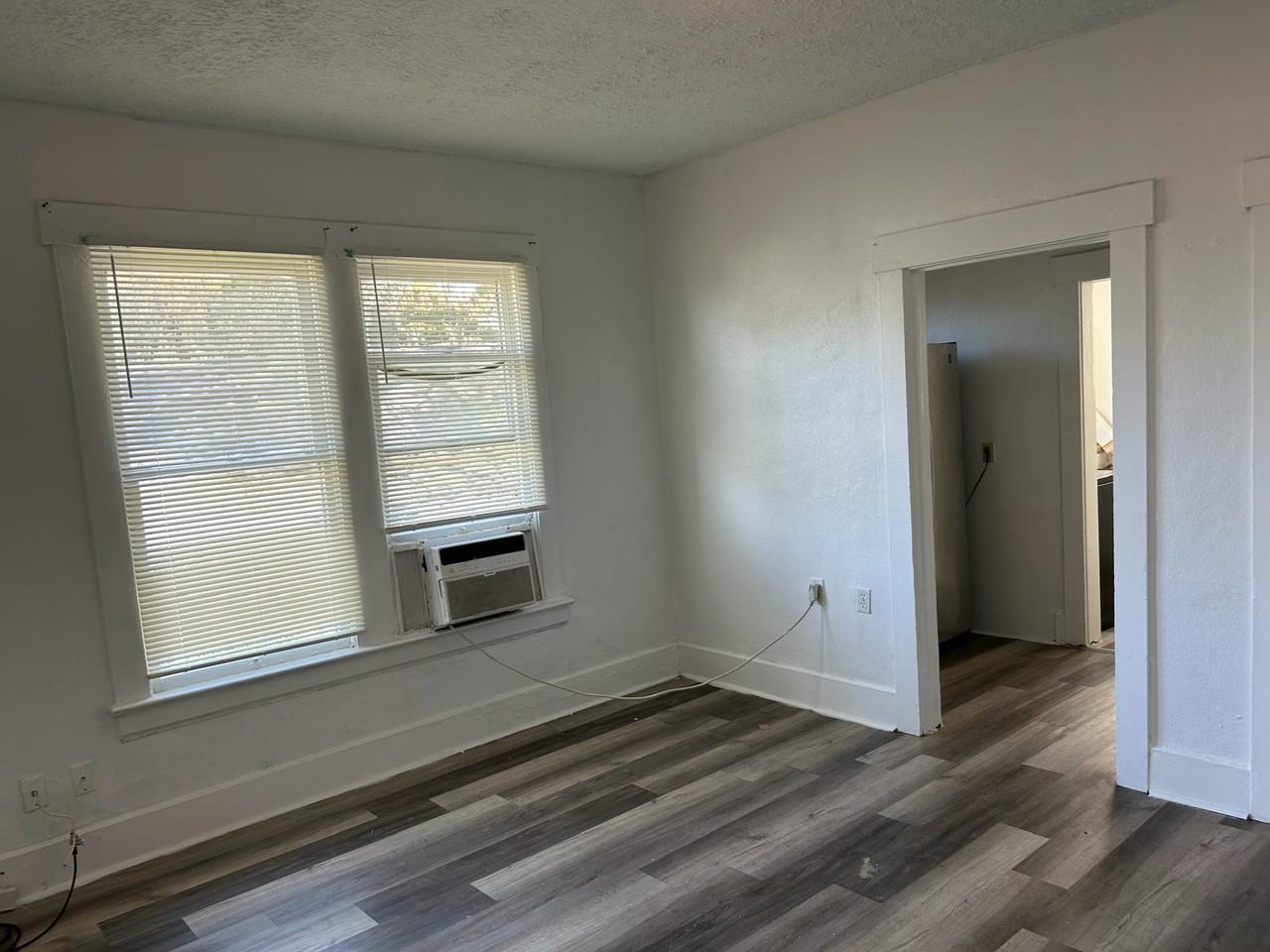 234 E 18th St - Photo 4 of 8