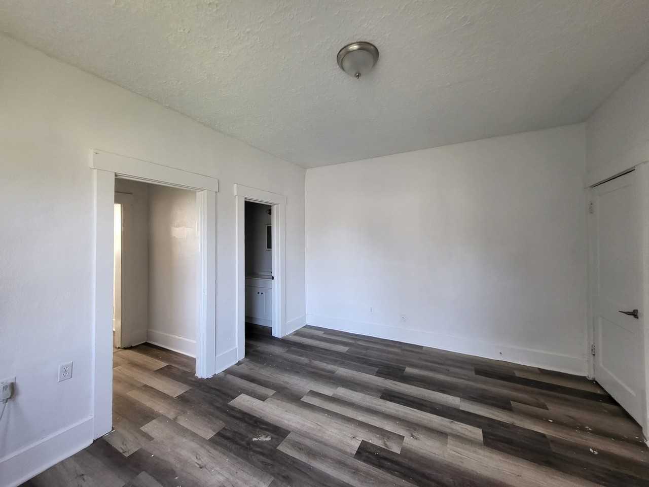 234 E 18th St - Photo 5 of 8