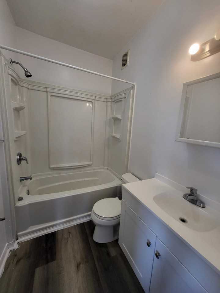 234 E 18th St - Photo 7 of 8