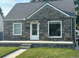 featured image of 24620 Stanford St