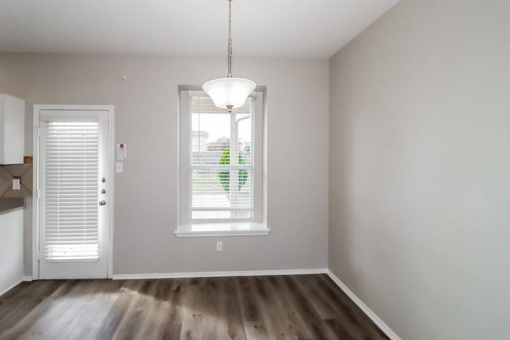 2702 Summerwalk Pl - Photo 6 of 17