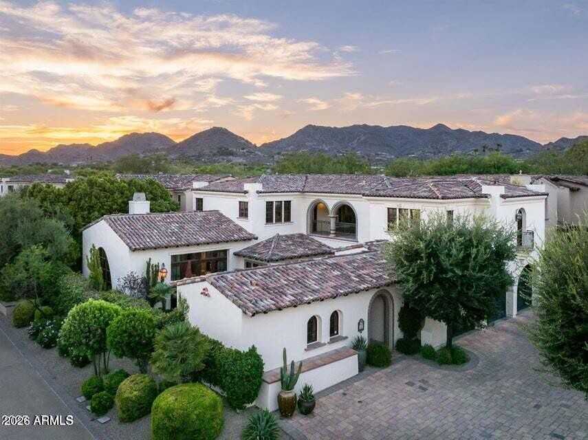 4949 East Lincoln Drive - Photo 2 of 33