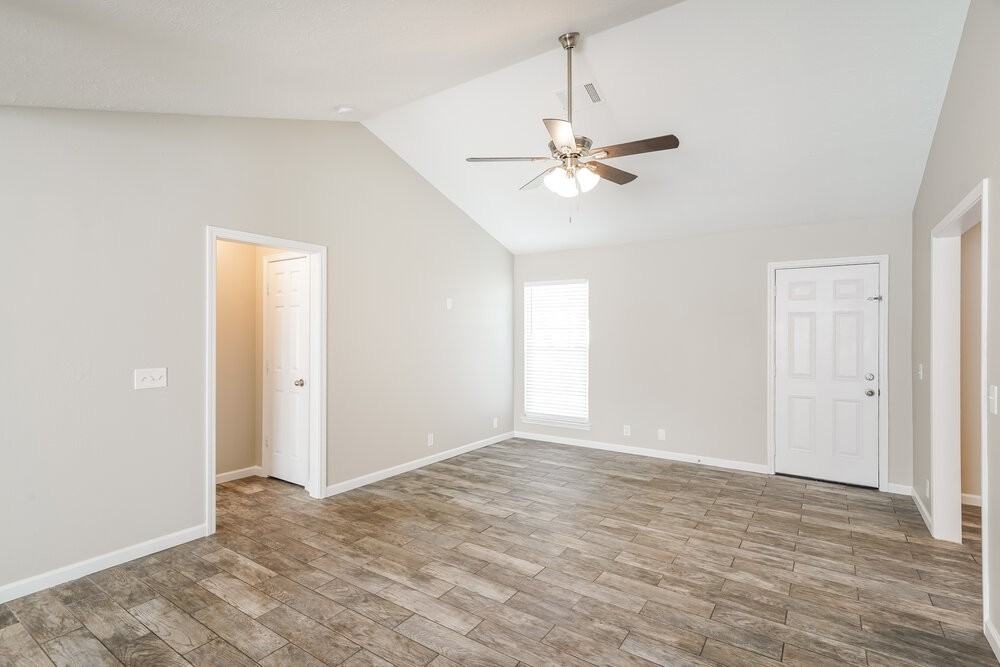 1312 S Hampton Ct - Photo 4 of 16