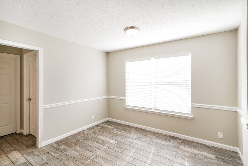 1312 S Hampton Ct - Photo 5 of 16