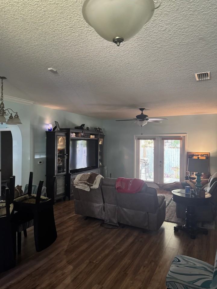 1502 Julia St - Photo 6 of 16