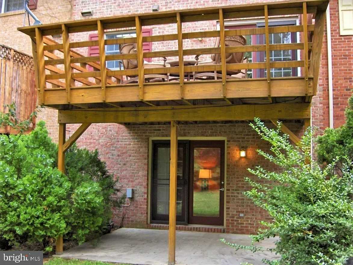 1026 Lindsay Ln - Photo 2 of 19