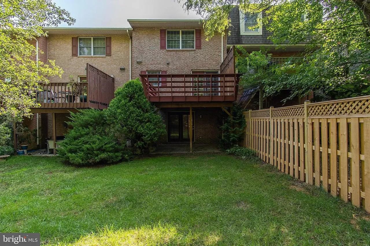 1026 Lindsay Ln - Photo 3 of 19