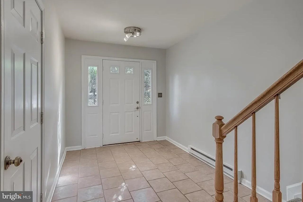 1026 Lindsay Ln - Photo 5 of 19