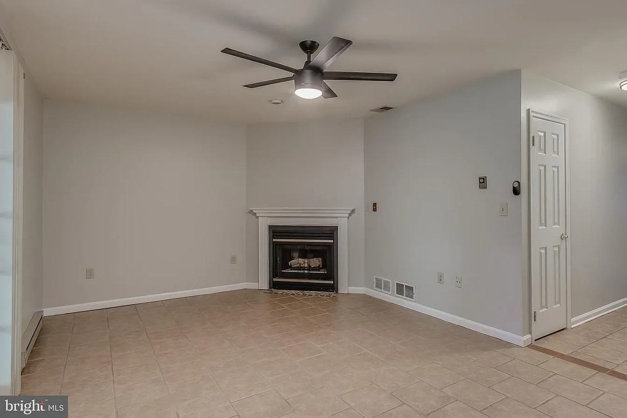 1026 Lindsay Ln - Photo 6 of 19