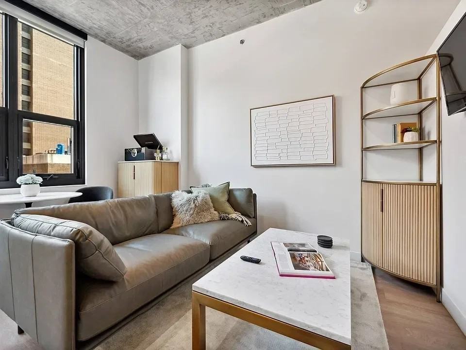 824 N Wells St - Photo 4 of 15