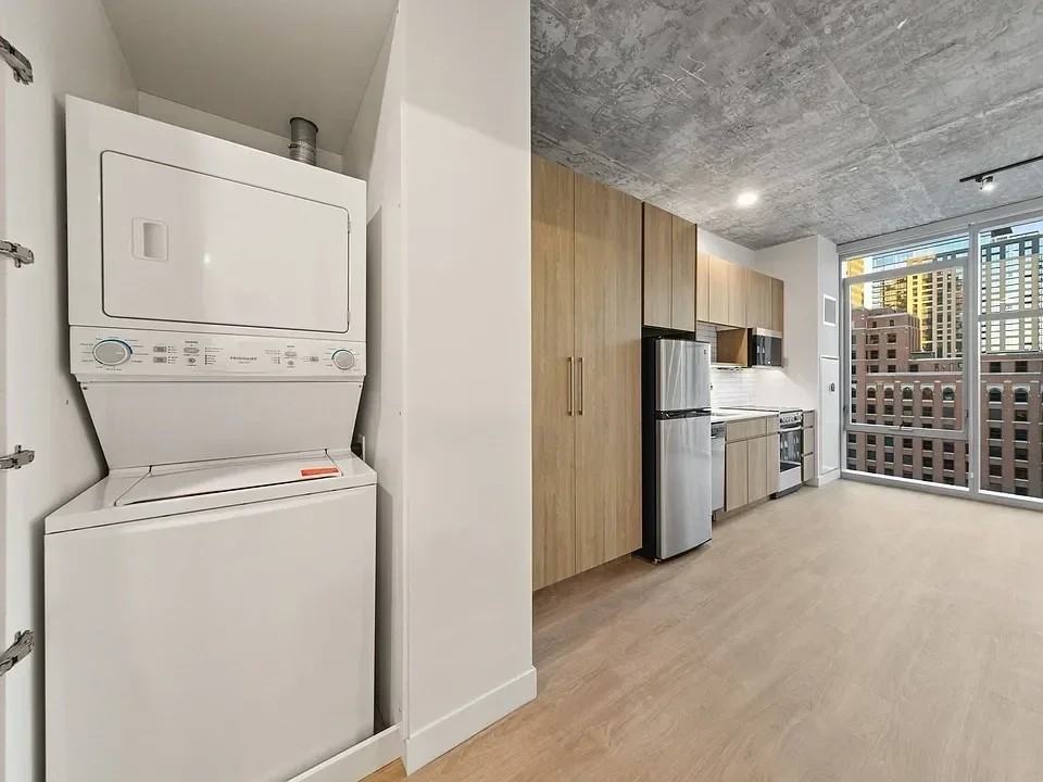 824 N Wells St - Photo 6 of 15