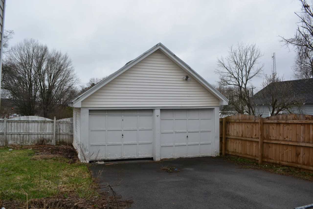 1503 Fox Pl - Photo 2 of 18