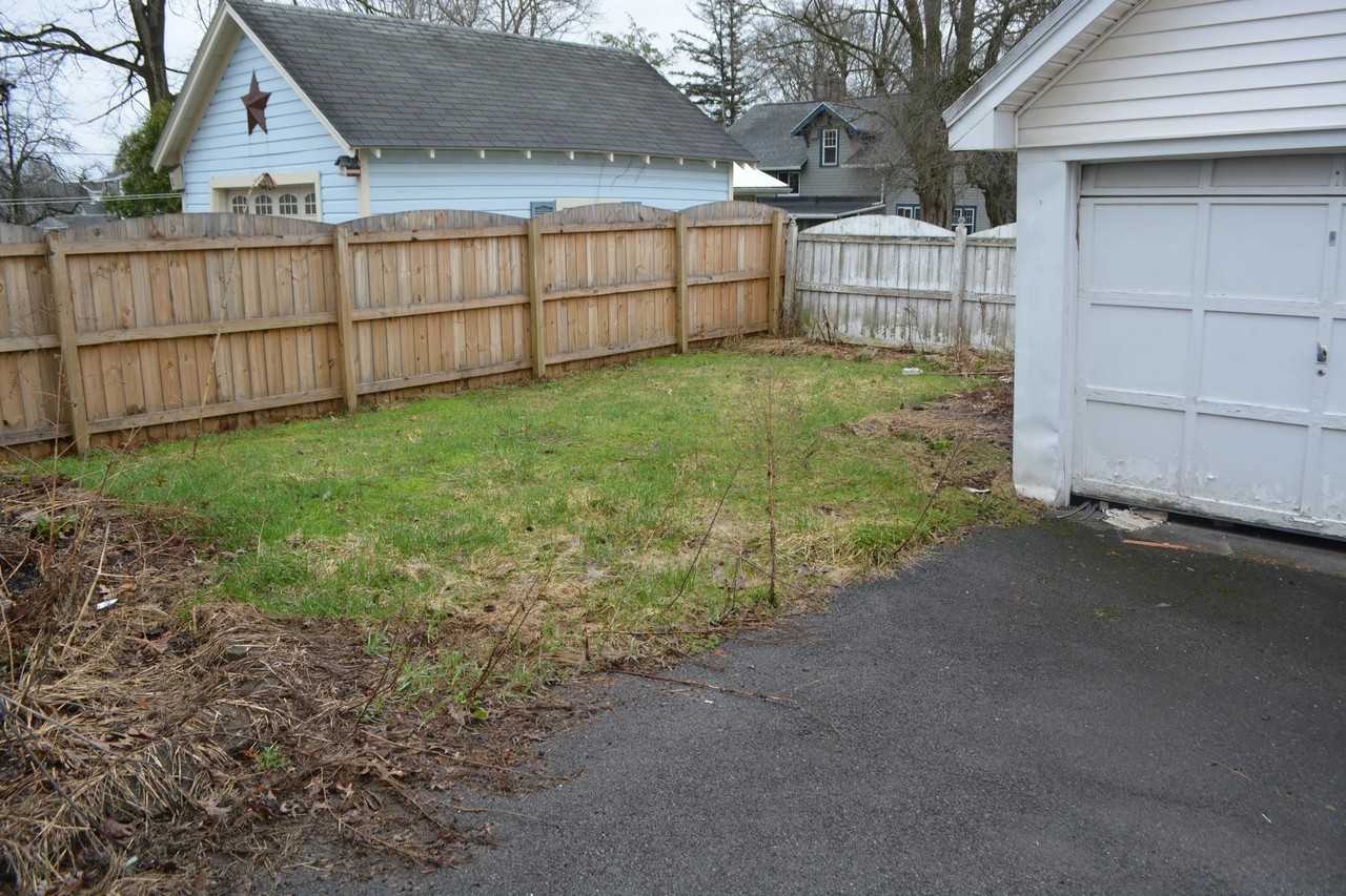 1503 Fox Pl - Photo 3 of 18