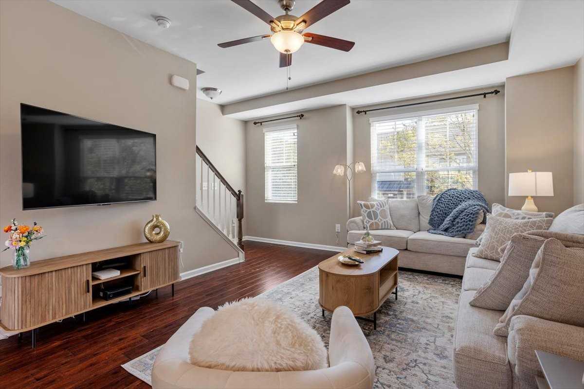 1427 Crafton Way - Photo 3 of 20