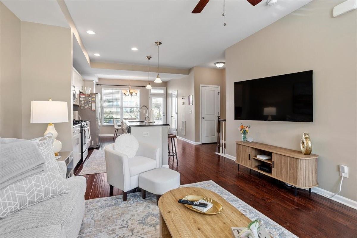 1427 Crafton Way - Photo 5 of 20