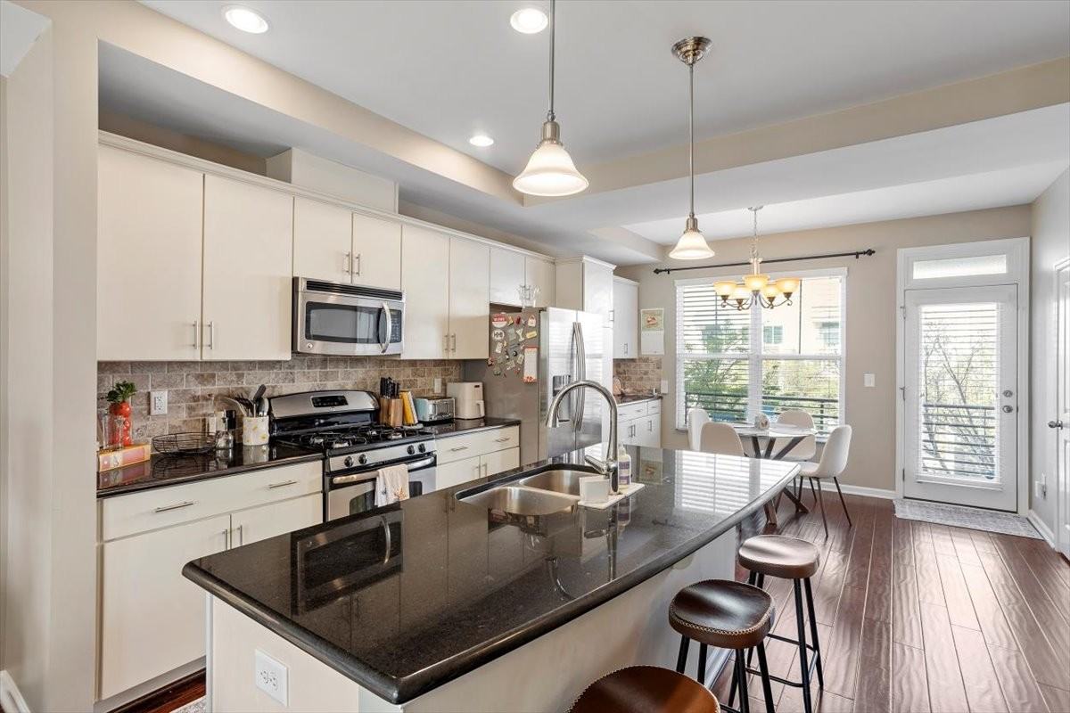 1427 Crafton Way - Photo 6 of 20