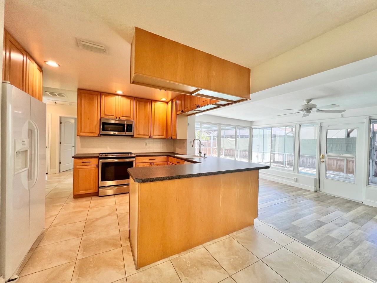 105 N Bay Hills Blvd - Photo 4 of 31