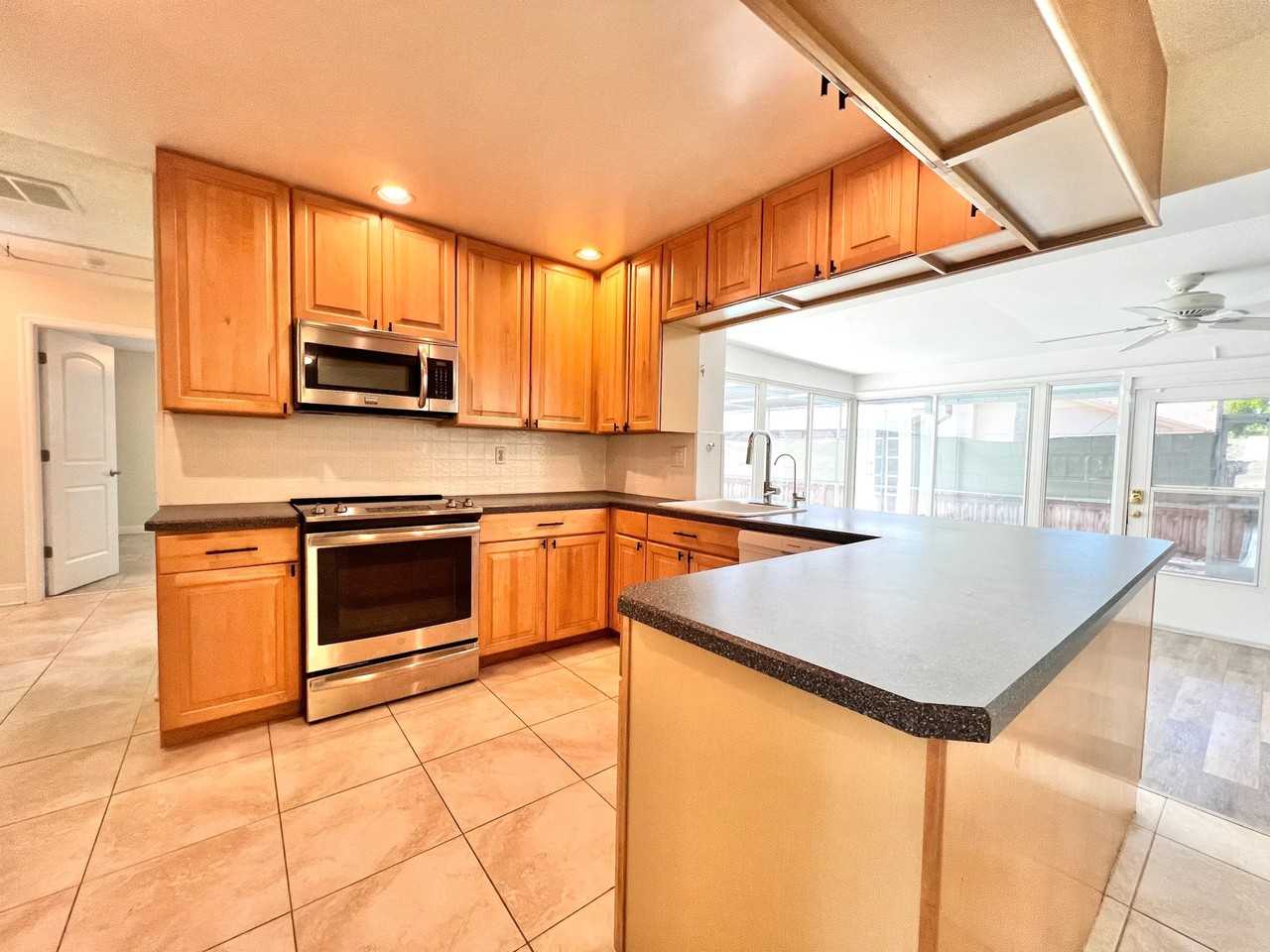 105 N Bay Hills Blvd - Photo 5 of 31