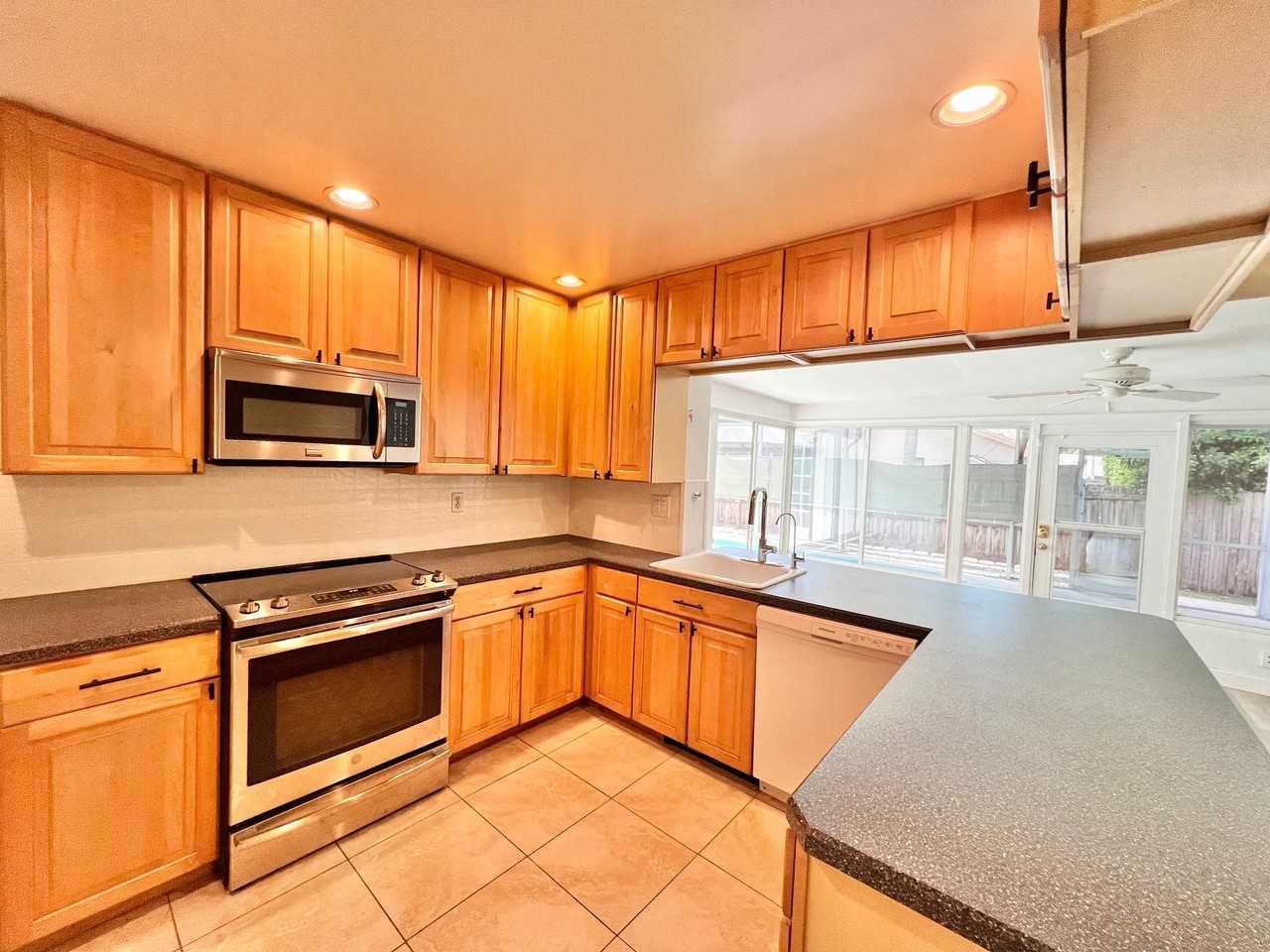 105 N Bay Hills Blvd - Photo 7 of 31