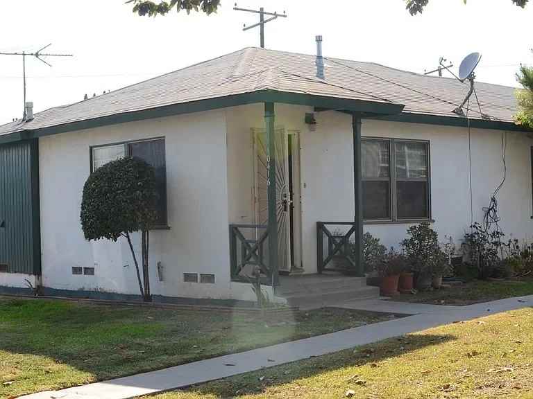 10418 El Rancho Dr - Photo 2 of 9