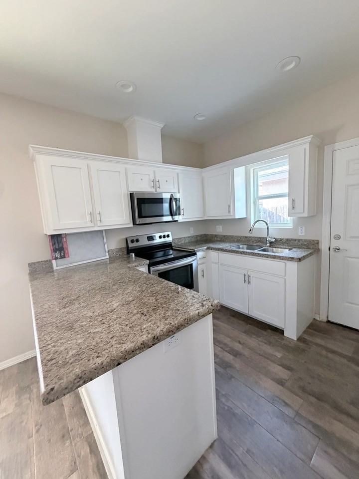 1805 W Harrison St #4 - Photo 7 of 22