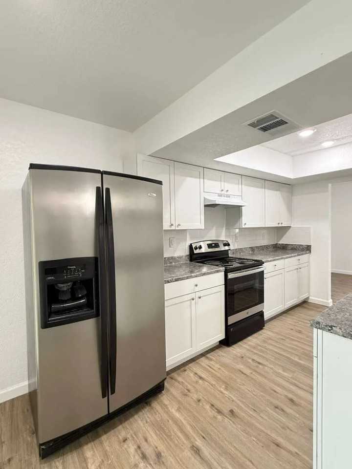 7506 Fairington Dr - Photo 4 of 18