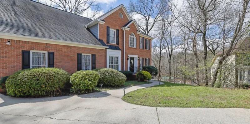 641 Summertree Ct Se - Photo 2 of 20