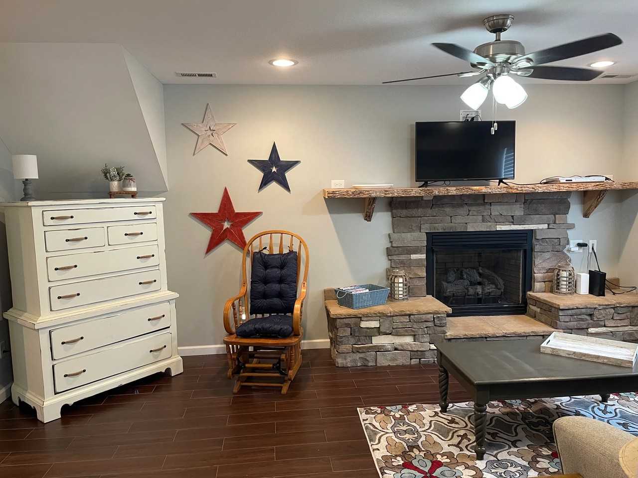 300 Cory Way - Photo 2 of 9