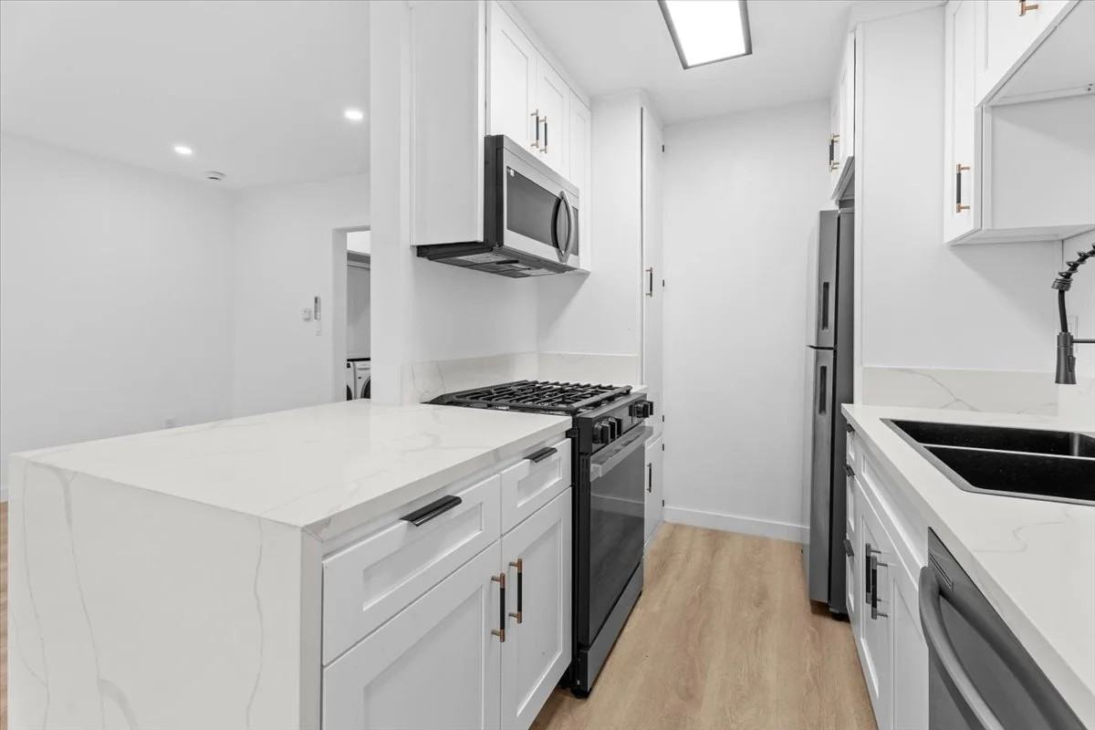 1021 N Edinburgh Ave #2 - Photo 4 of 15