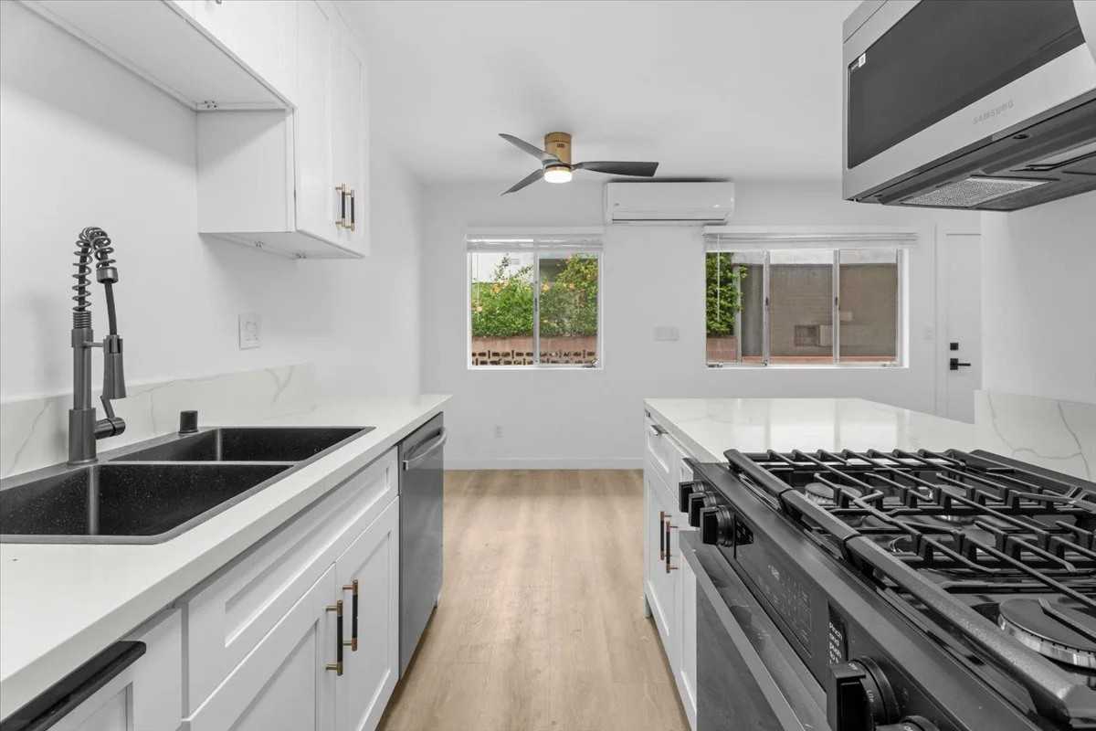 1021 N Edinburgh Ave #2 - Photo 5 of 15