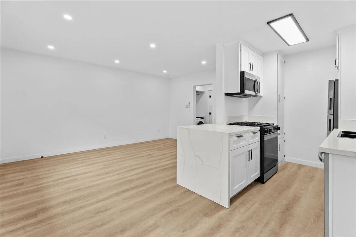 1021 N Edinburgh Ave #2 - Photo 6 of 15