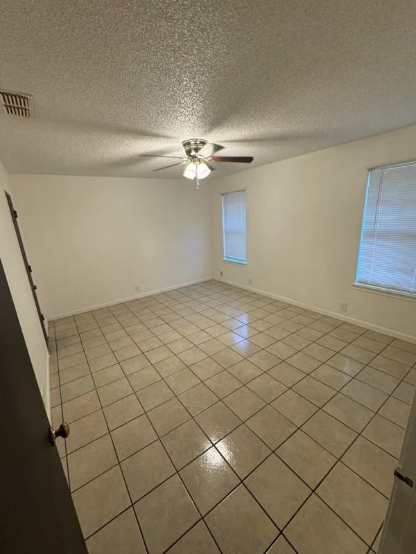 1503 Lindsey Ln W #B - Photo 6 of 11