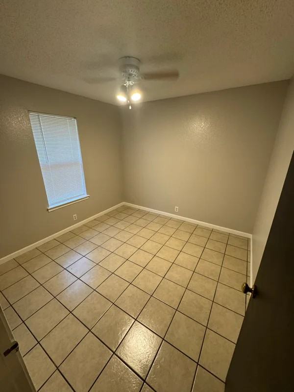 1503 Lindsey Ln W #B - Photo 7 of 11