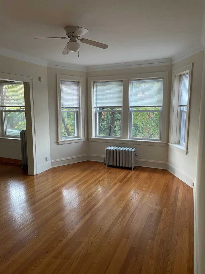 3621 W Roscoe St #3 - Photo 2 of 6