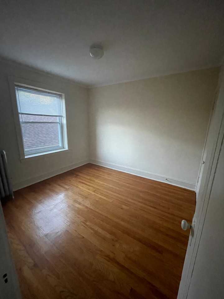 3621 W Roscoe St #3 - Photo 4 of 6