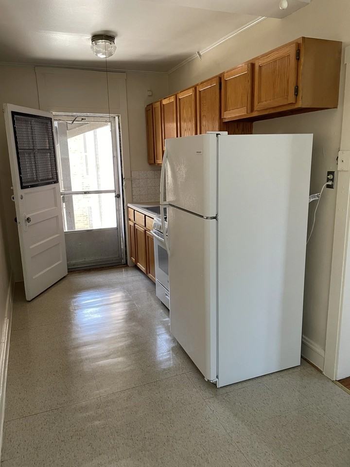 3621 W Roscoe St #3 - Photo 5 of 6