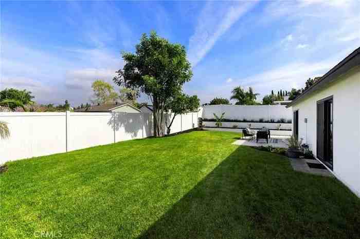 25078 Champlain Rd - Photo 4 of 20