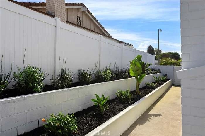 25078 Champlain Rd - Photo 5 of 20