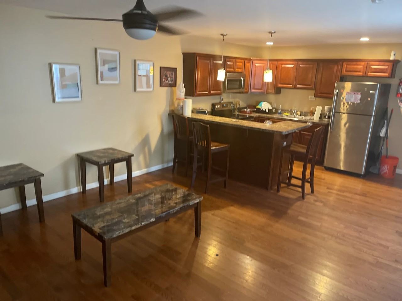 303 S Courtland St - Photo 3 of 9