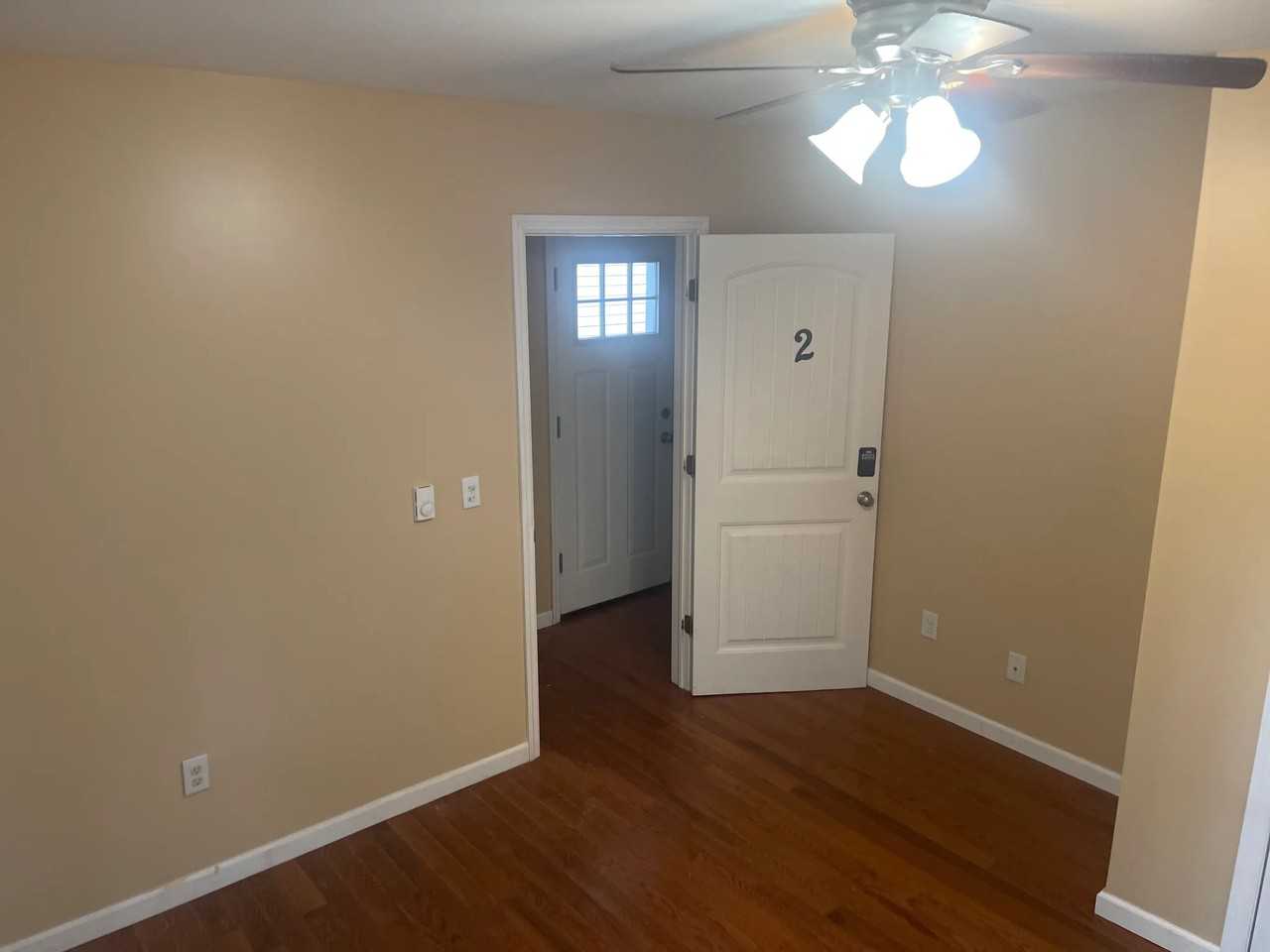 303 S Courtland St - Photo 5 of 9