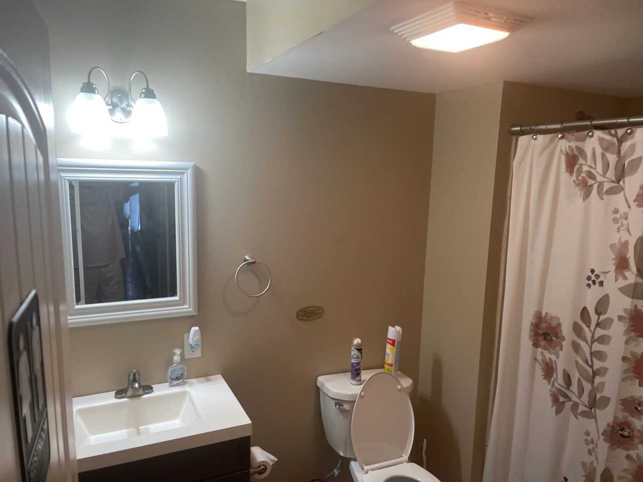 303 S Courtland St - Photo 6 of 9