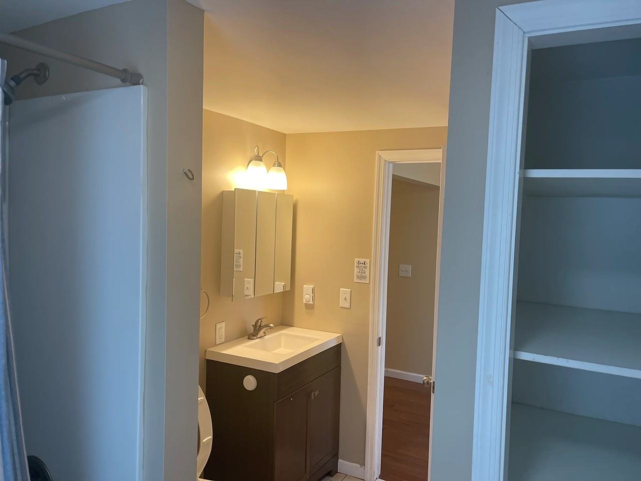 303 S Courtland St - Photo 7 of 9