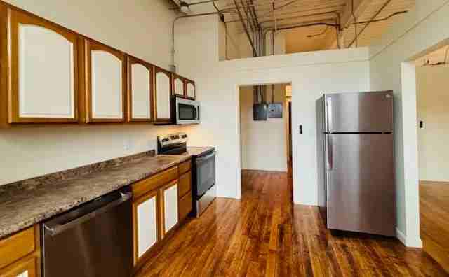 595 Mineral Spring Ave - Photo 5 of 11