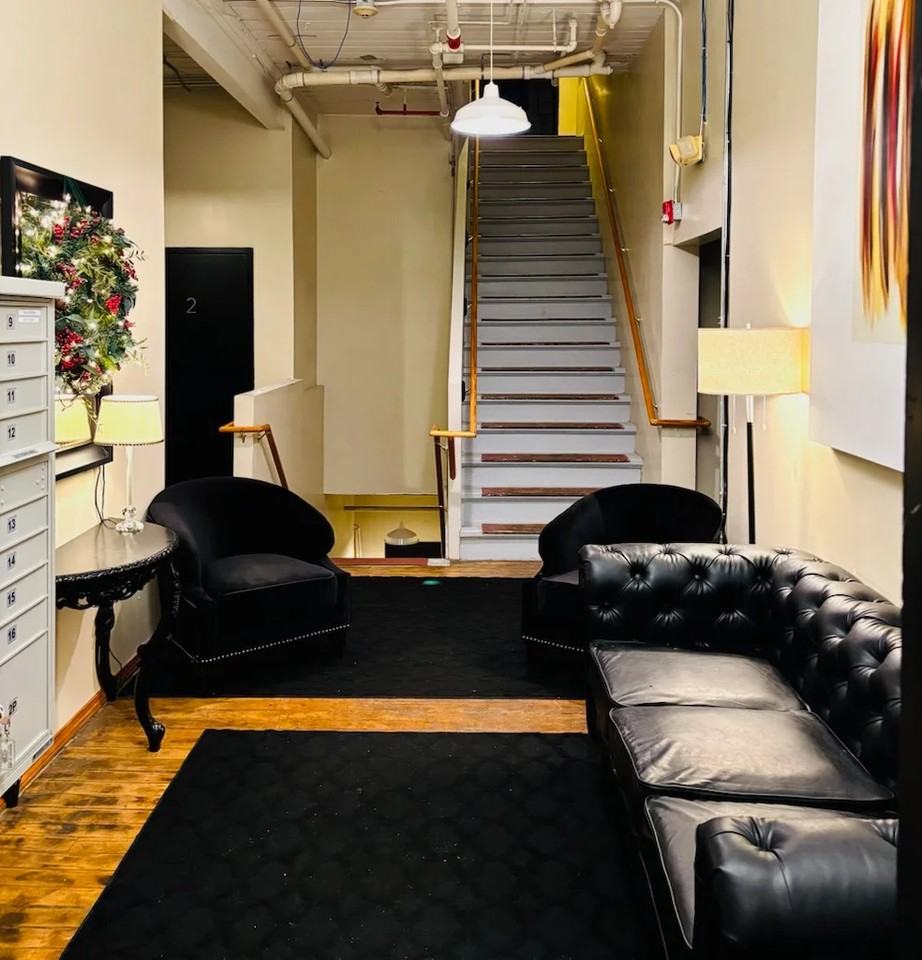 595 Mineral Spring Ave - Photo 7 of 11