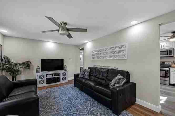 39 Rita St - Photo 3 of 16