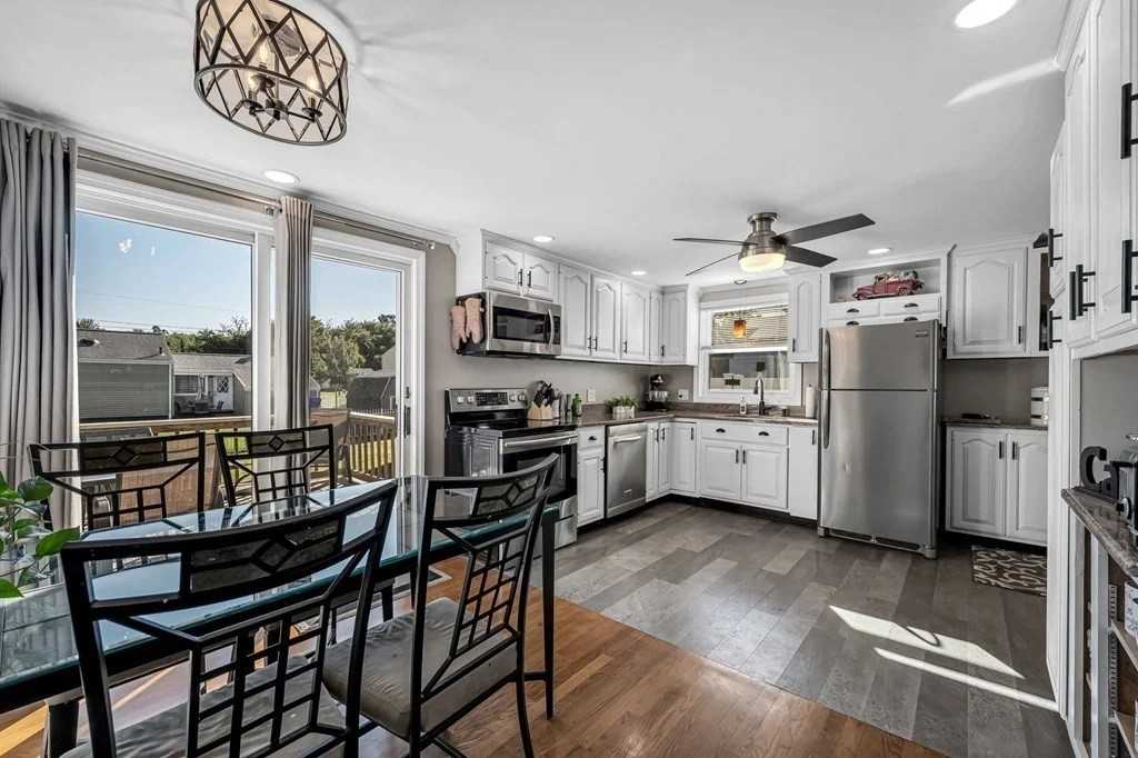 39 Rita St - Photo 4 of 16