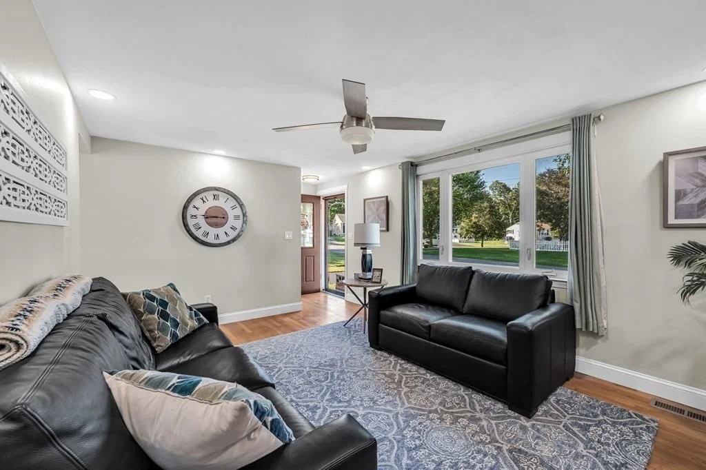 39 Rita St - Photo 7 of 16